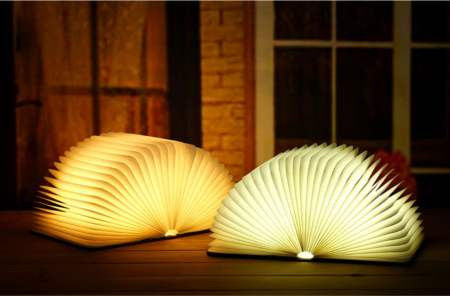 Led USB Pengisian Berbagai Bentuk Kreatif Lampu Buku Kayu Mudah Digunakan