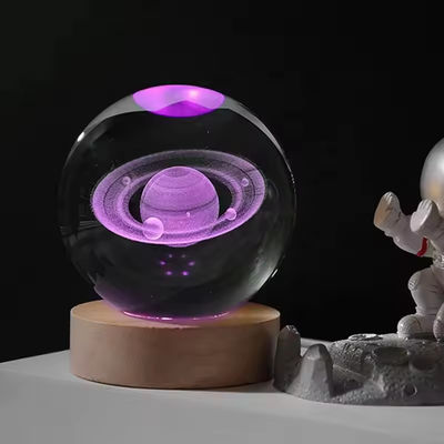OEM Bola Kristal Kayu USB Powered LED Light Crystal Ball Patung Kerajinan Stand Dekorasi Rumah